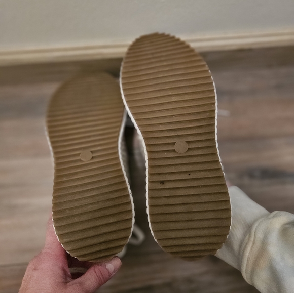 Universal Thread Cream Sneakers - Picture 4 of 5